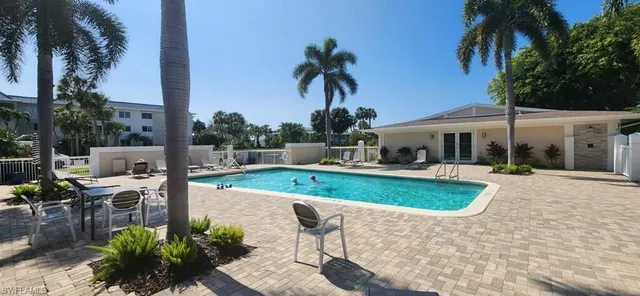 $2,395 | 548 Broad Avenue South, Unit 548, Naples, FL 34102