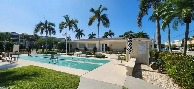 $2,395 | 548 Broad Avenue South, Unit 548, Naples, FL 34102