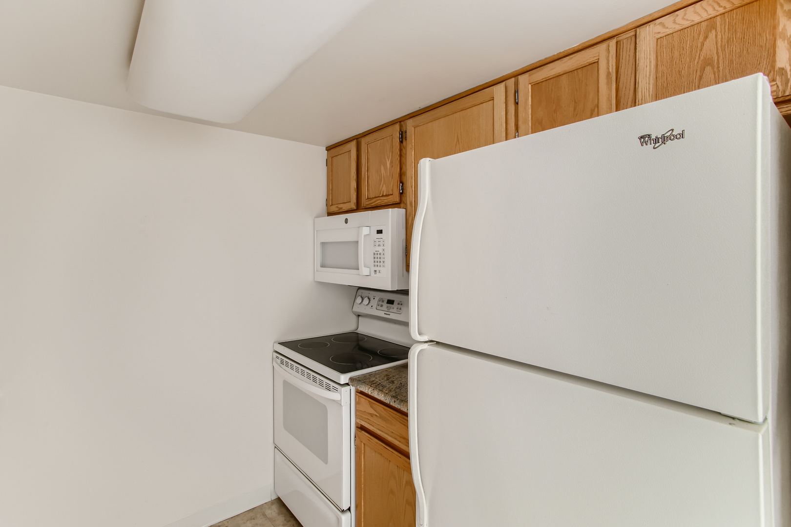 1 Renaissance Place, Unit 411 Palatine, IL 60067 - Photo 4 of 10 a utility room with dryer and washer