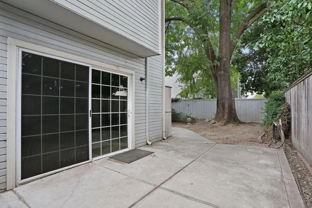 a view of a pathway of a house with wooden fence