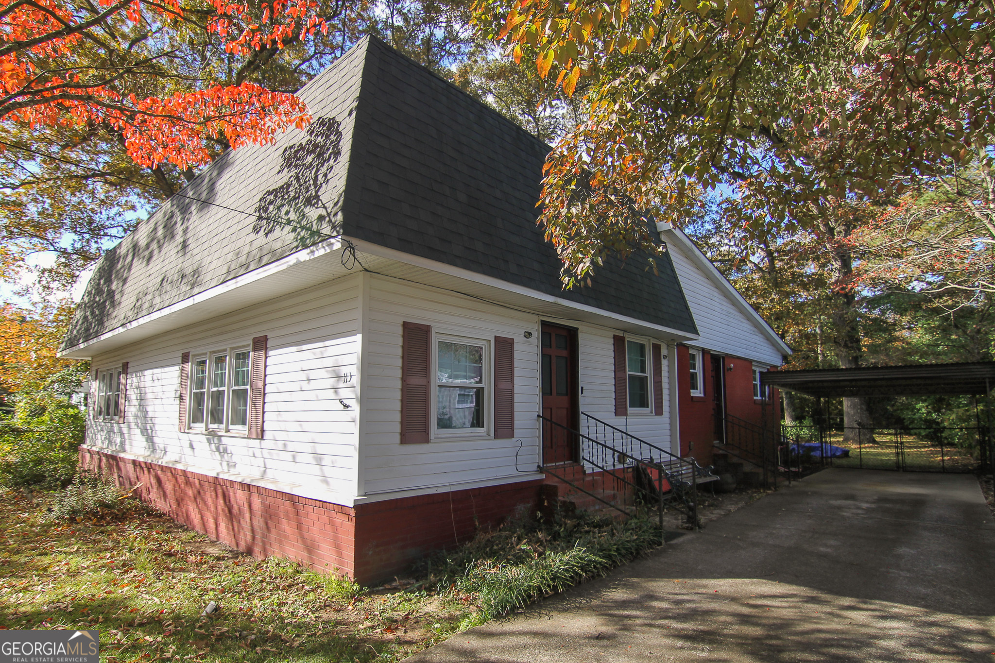 113 Pearce Drive Warner Robins, GA 31093 - Photo 2 of 27 a view of a house with a yard