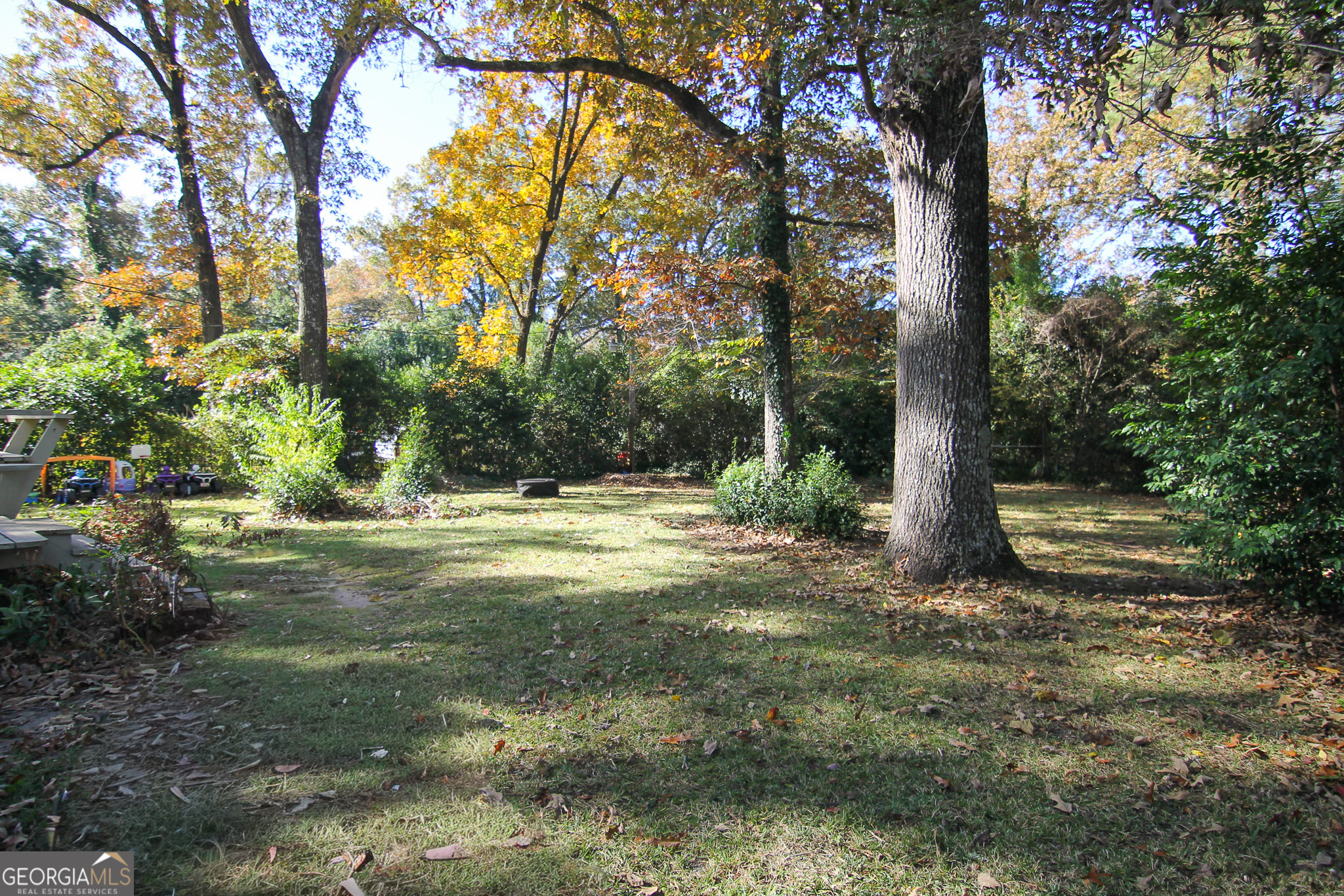 113 Pearce Drive Warner Robins, GA 31093 - Photo 25 of 27 a view of backyard with tree