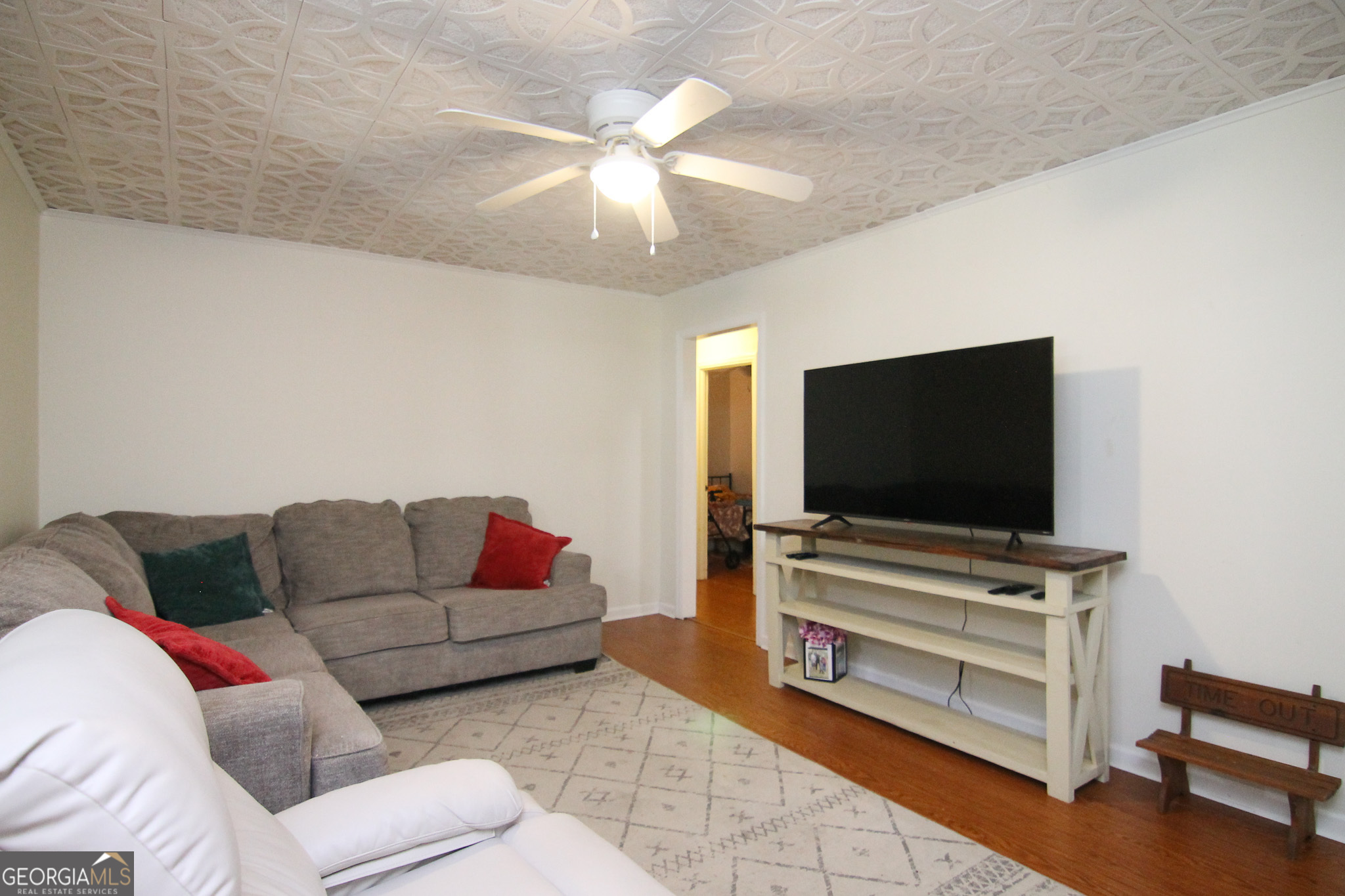 113 Pearce Drive Warner Robins, GA 31093 - Photo 6 of 27 a living room with furniture and a flat screen tv