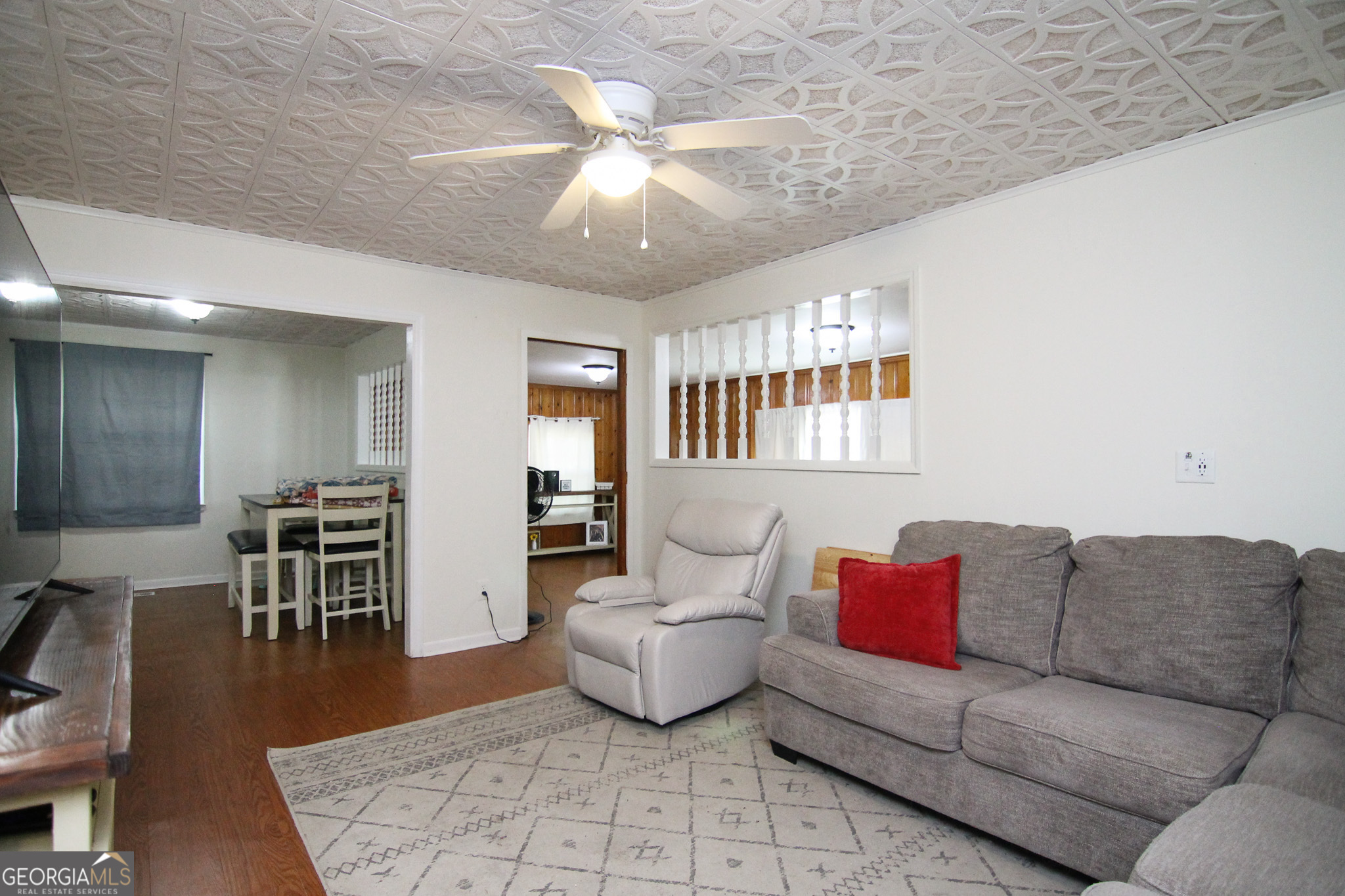 113 Pearce Drive Warner Robins, GA 31093 - Photo 8 of 27 a living room with furniture and wooden floor