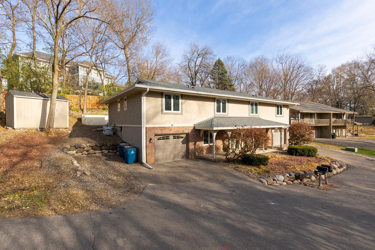 3115 County Road 101 Minnetonka, MN 55391 - Photo 3 of 33