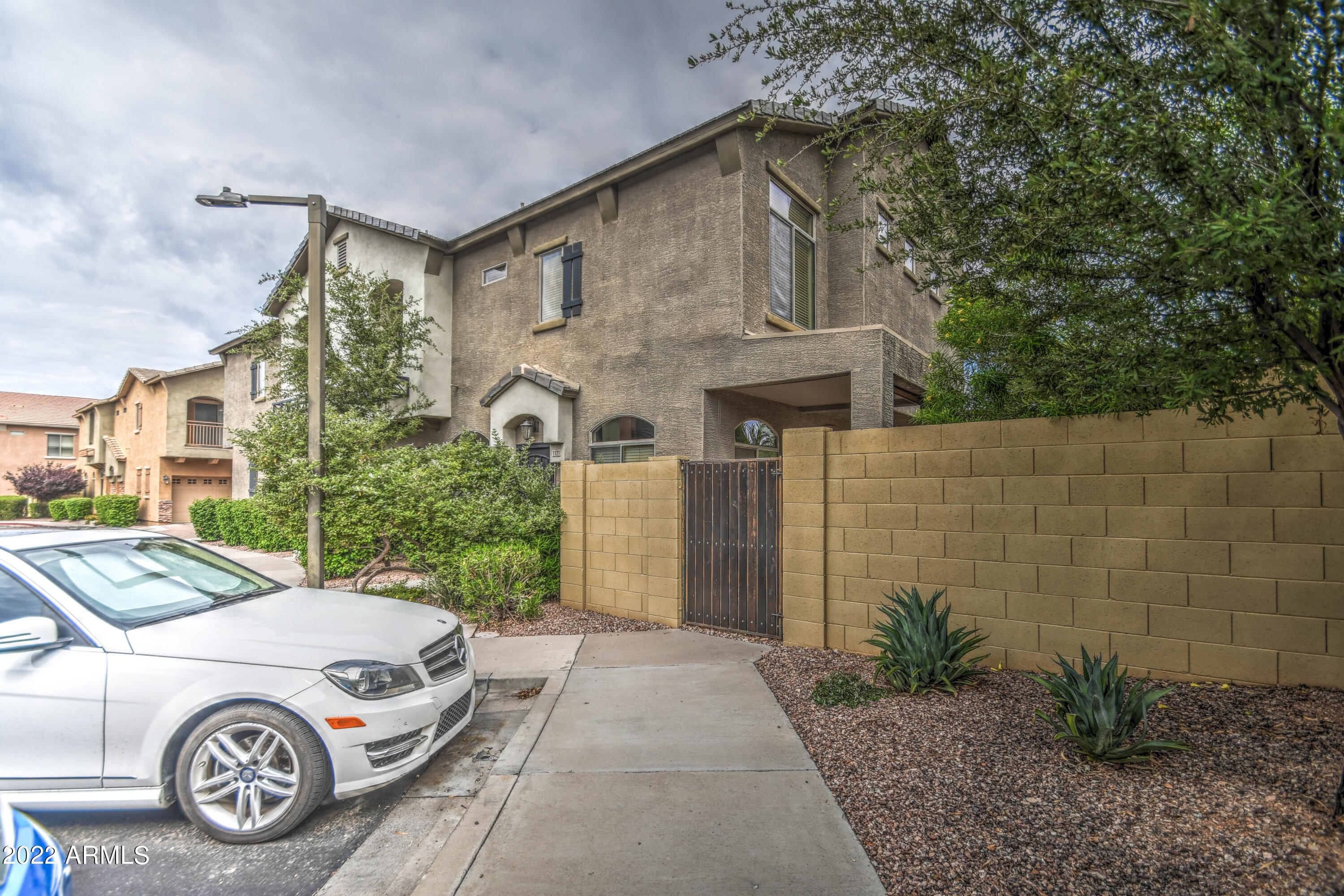 2150 East Bell Road, Unit 1121 Phoenix, AZ 85022 - Photo 11 of 34 FRONT 3