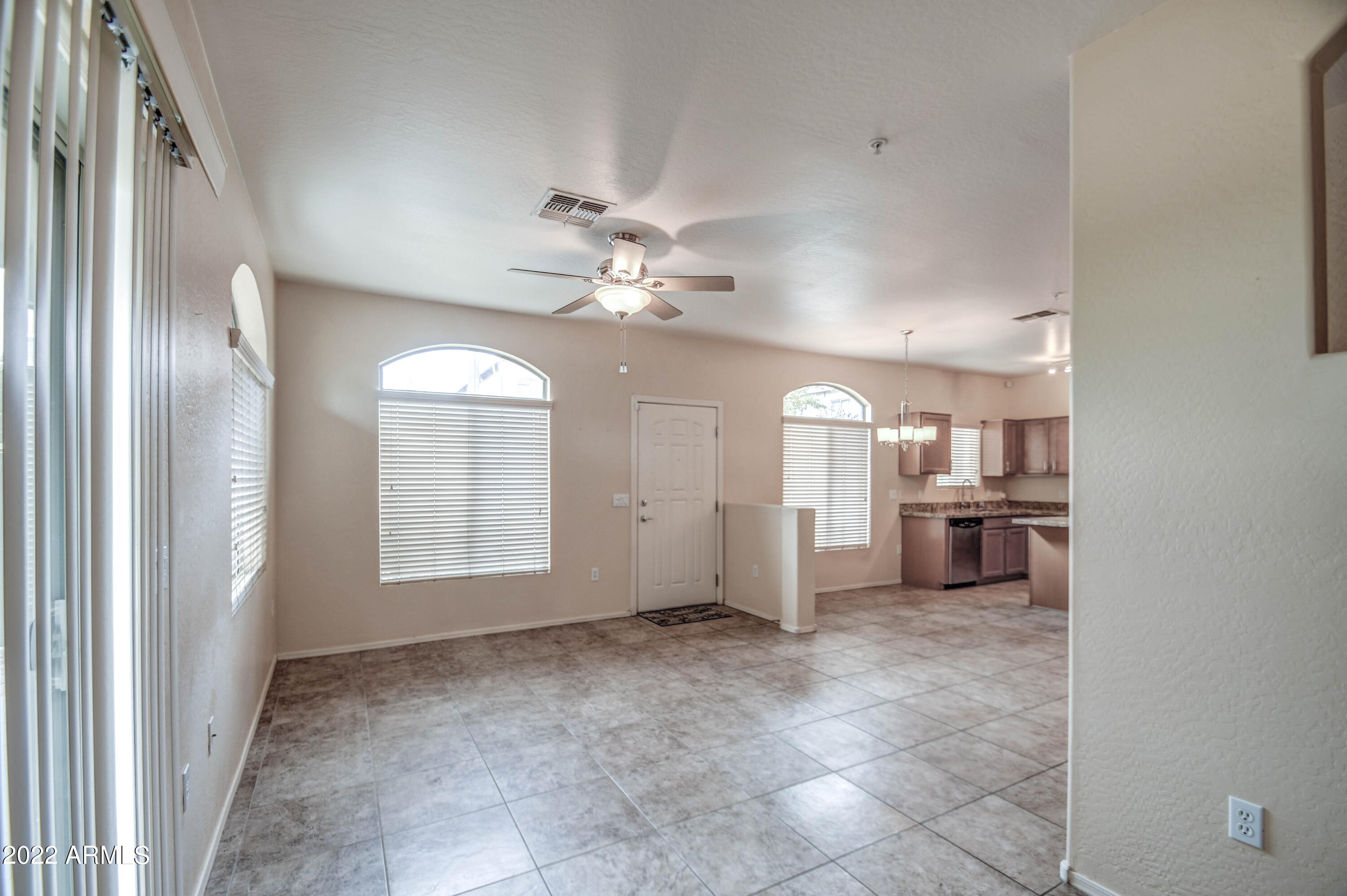 2150 East Bell Road, Unit 1121 Phoenix, AZ 85022 - Photo 15 of 34 LIVING 3