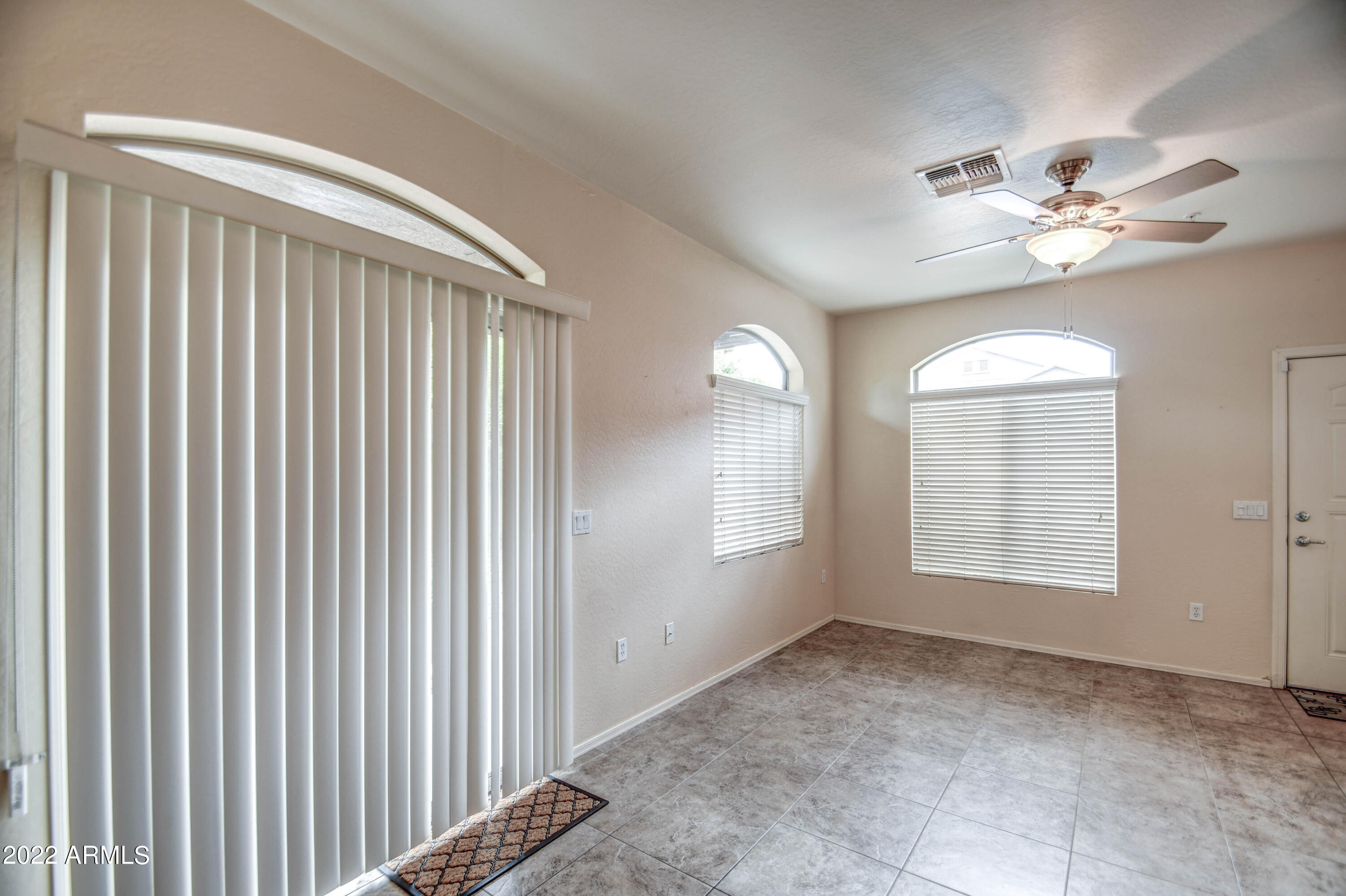2150 East Bell Road, Unit 1121 Phoenix, AZ 85022 - Photo 16 of 34 LIVING 4