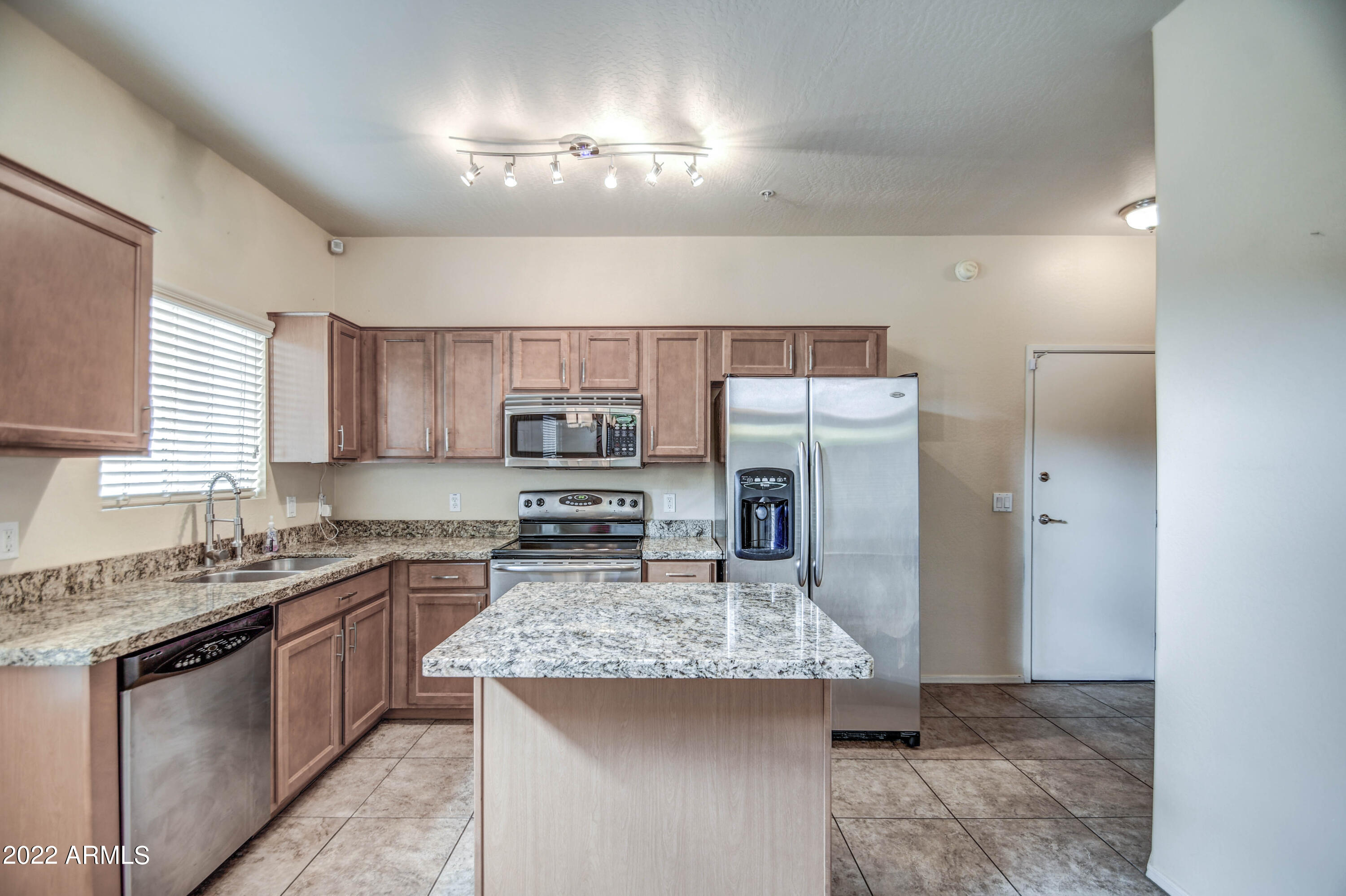 2150 East Bell Road, Unit 1121 Phoenix, AZ 85022 - Photo 19 of 34 KITCHEN 2