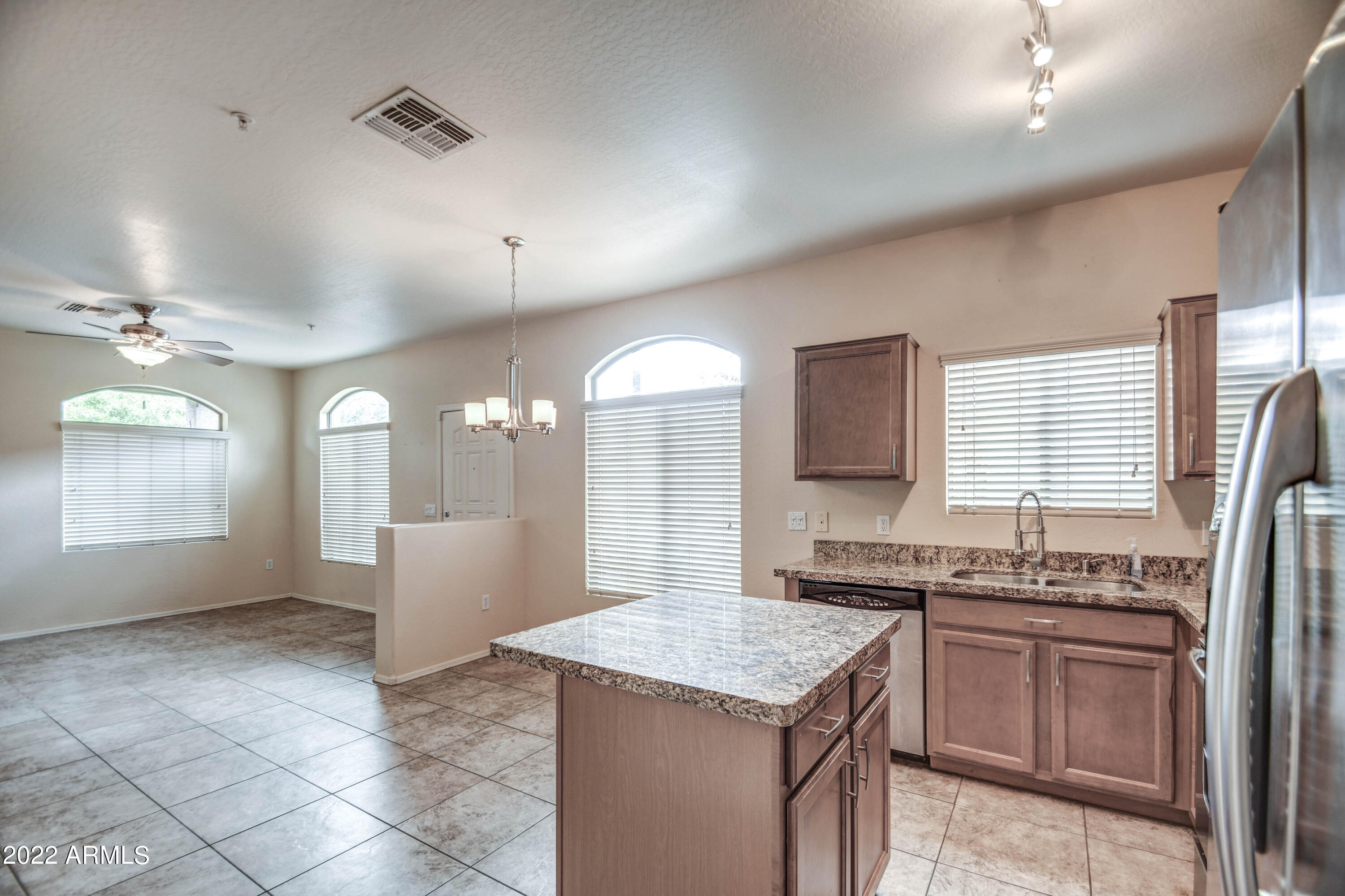 2150 East Bell Road, Unit 1121 Phoenix, AZ 85022 - Photo 21 of 34 KITCHEN 5