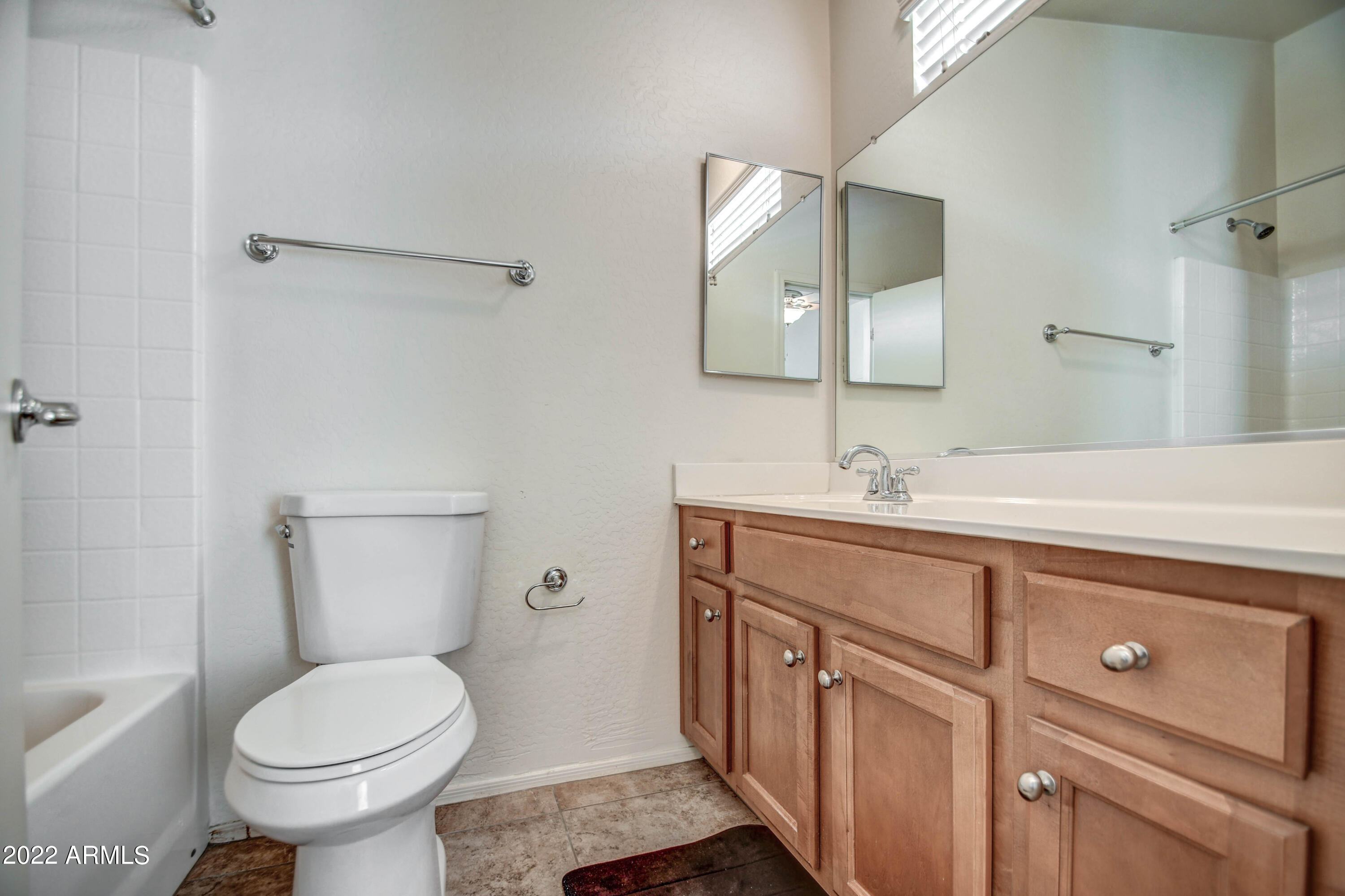 2150 East Bell Road, Unit 1121 Phoenix, AZ 85022 - Photo 28 of 34 JR MASTER BATH 1, 1