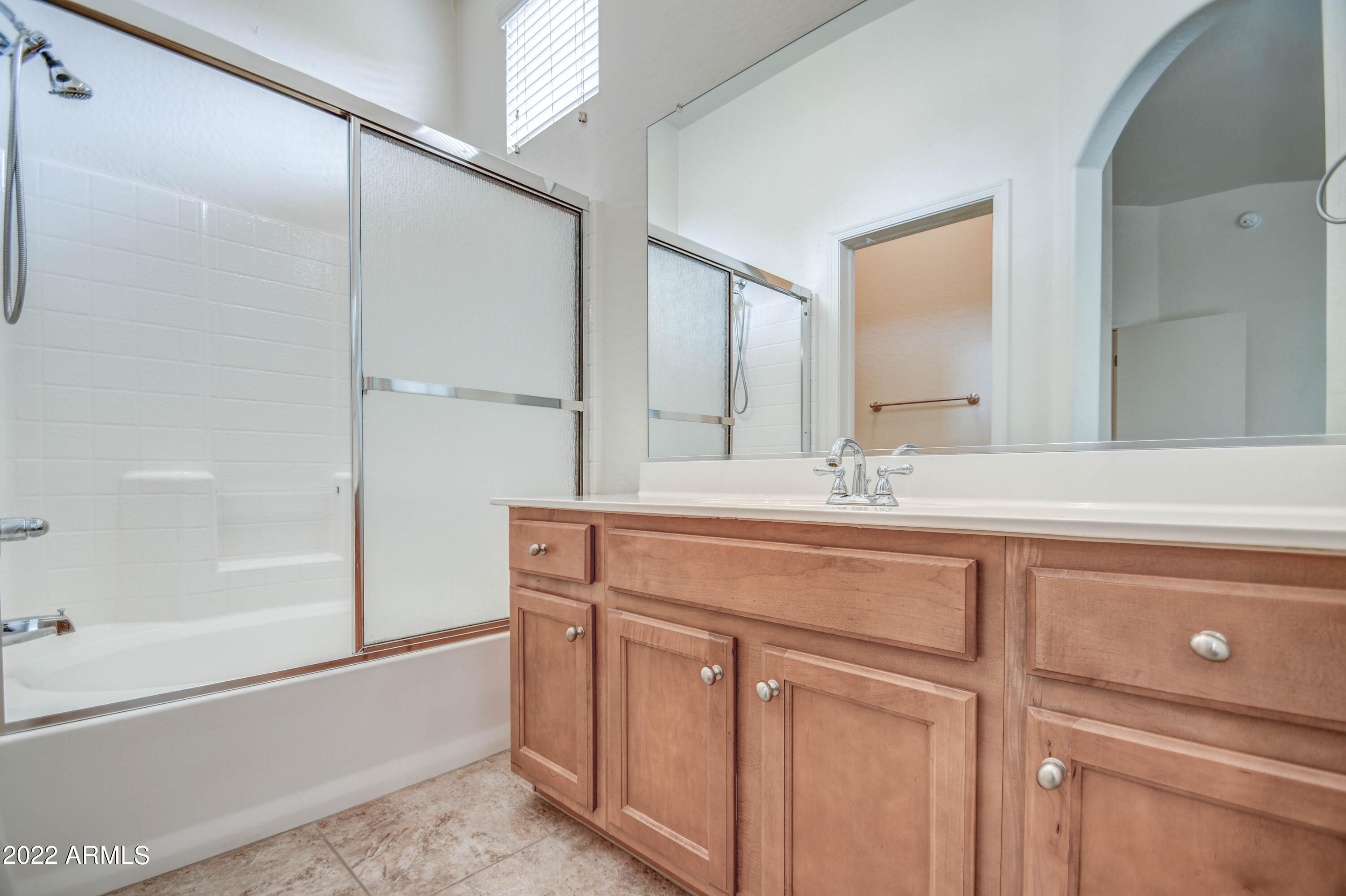 2150 East Bell Road, Unit 1121 Phoenix, AZ 85022 - Photo 5 of 34 Master Bath