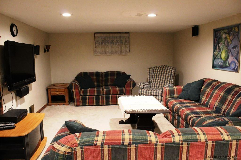 1374 Rowe Road Niskayuna, NY 12309 - Photo 34 of 42 Photo 34