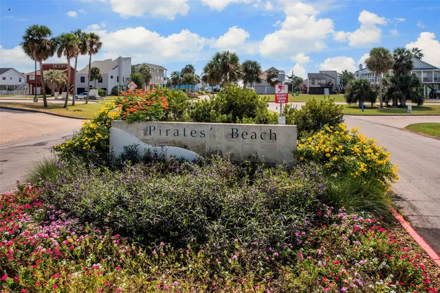 $2,200 | 103 Jean Lafitte Cove, Galveston, TX 77554