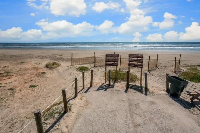 $2,200 | 103 Jean Lafitte Cove, Galveston, TX 77554