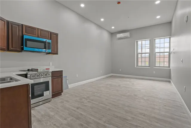 $1,600 | 387 Broad Street, Unit 1, Central Falls, RI 02863