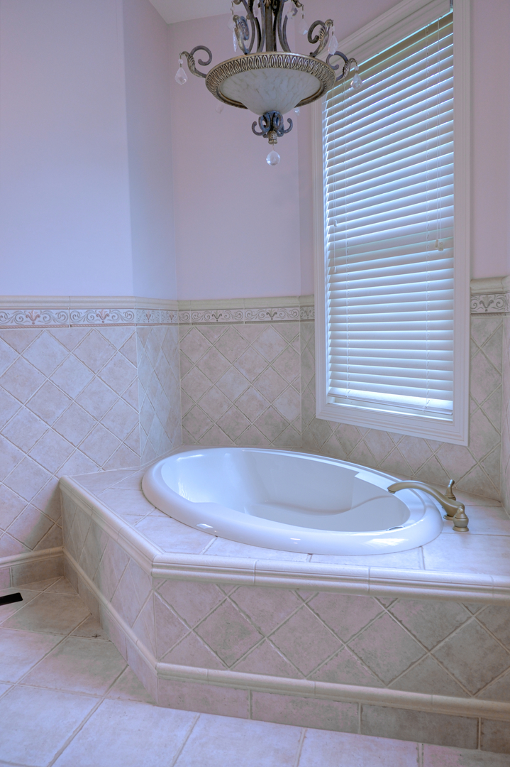 3115 West Striegel Road Carbondale, IL 62901 - Photo 38 of 67 a bathroom with a bathtub