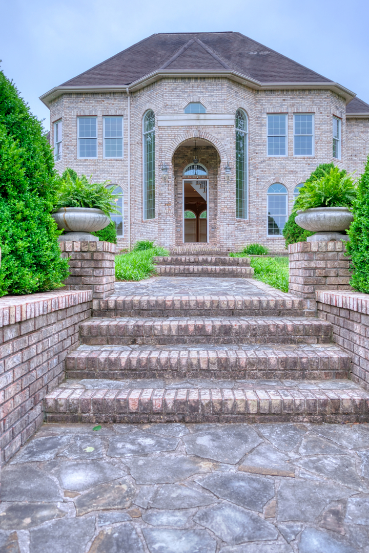 3115 West Striegel Road Carbondale, IL 62901 - Photo 4 of 67 a front view of a house with garden
