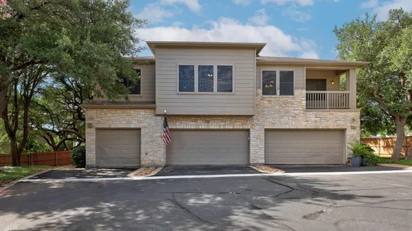 $1,800 | 7501 Shadowridge Run, Unit 102, Austin, TX 78749