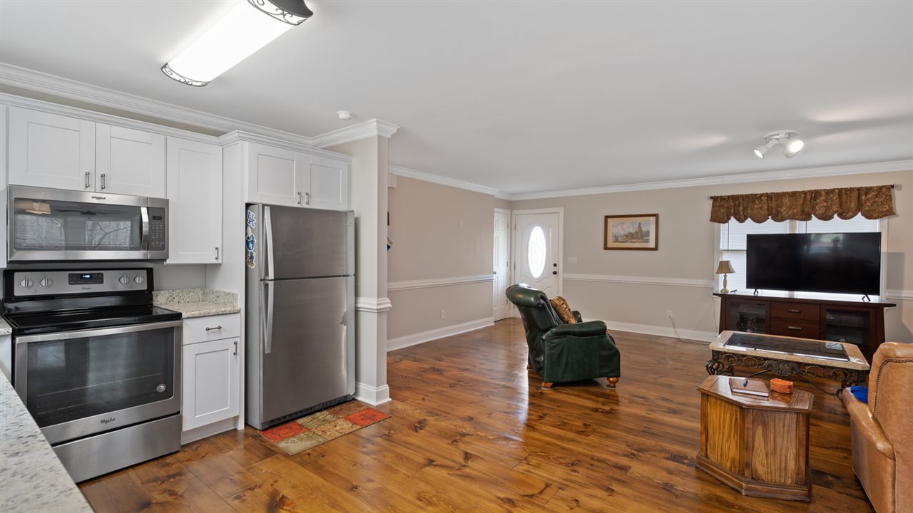433 West Finger Street Landrum, SC 29356 - Photo 13 of 26