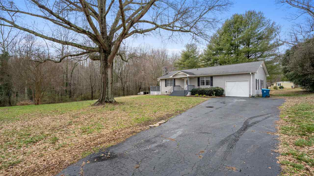 433 West Finger Street Landrum, SC 29356 - Photo 4 of 26