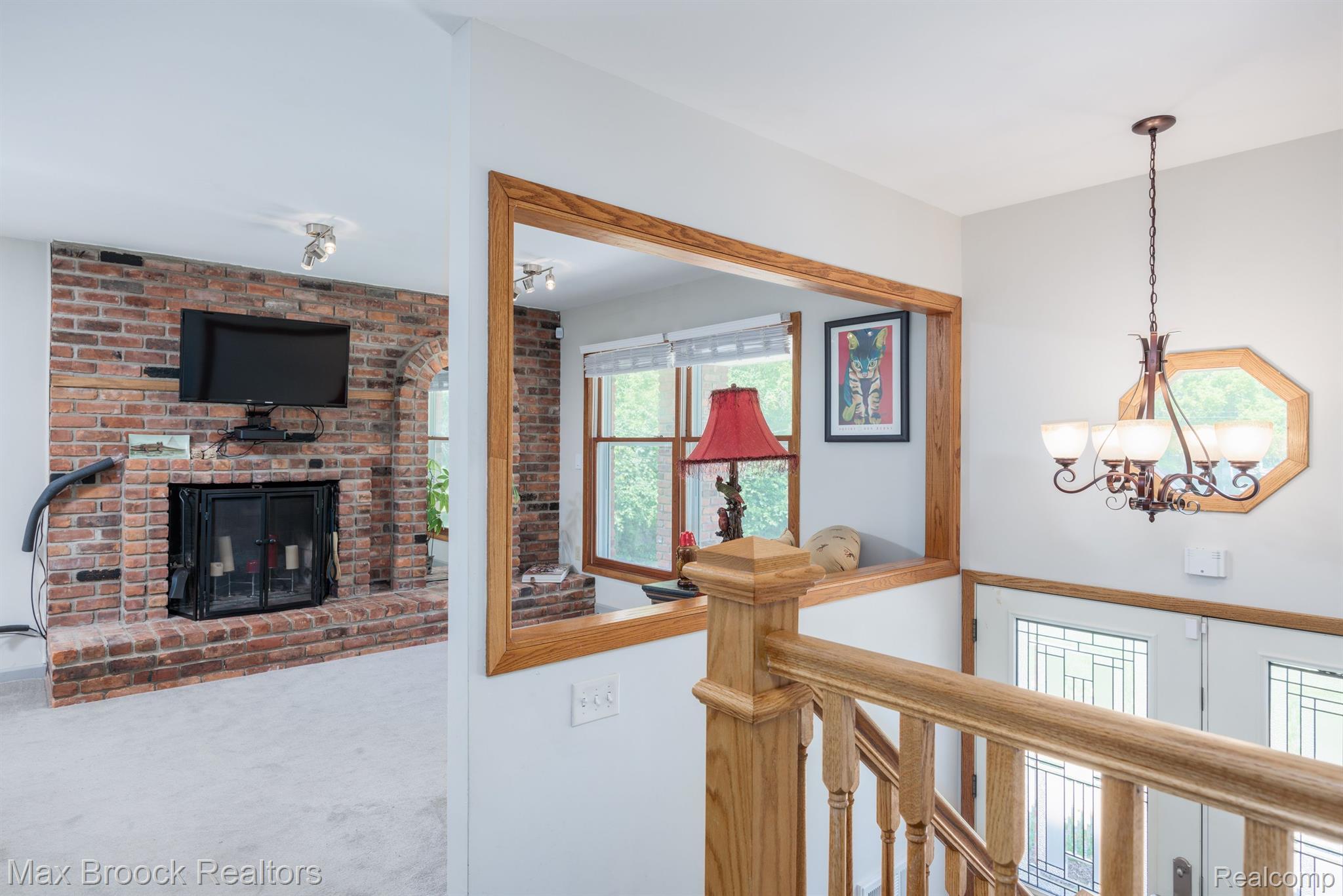 3100 Hartung Avenue Rochester, MI 48309 - Photo 4 of 30 Entry and Upper Living Room View