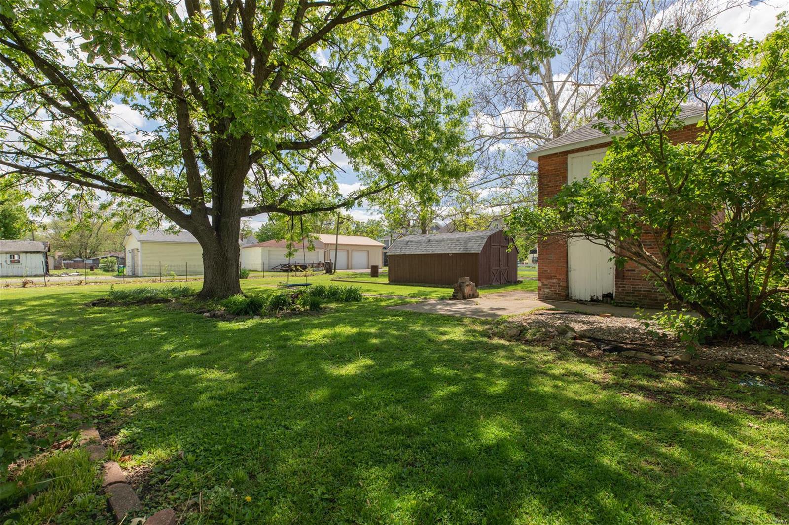 214 Fourth Street Carrollton, IL 62016 - Photo 12 of 38