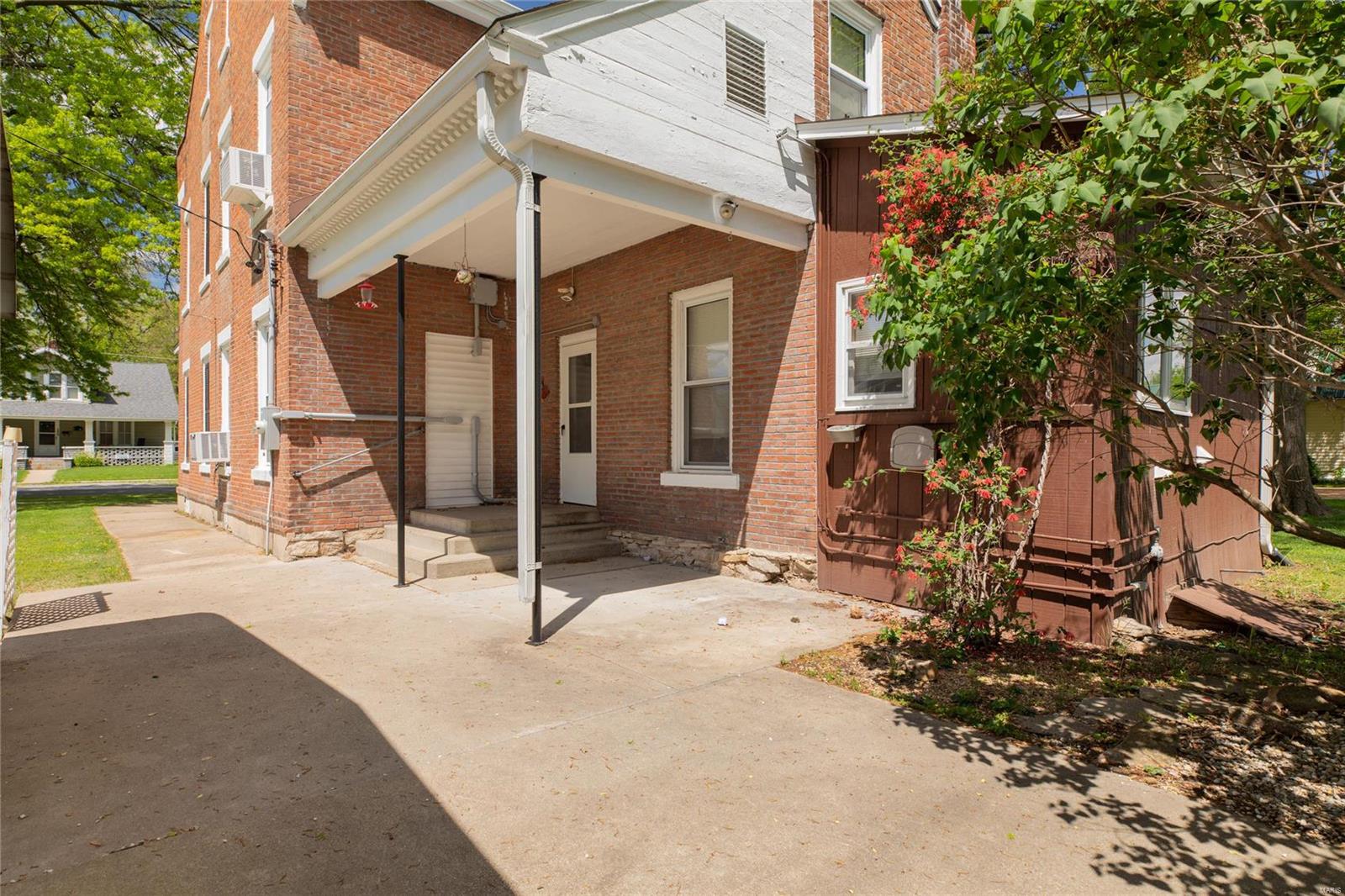 214 Fourth Street Carrollton, IL 62016 - Photo 8 of 38