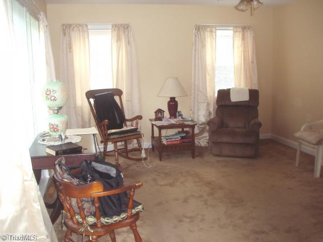 708 Summit Road High Point, NC 27265 - Photo 2 of 13 Living Room.