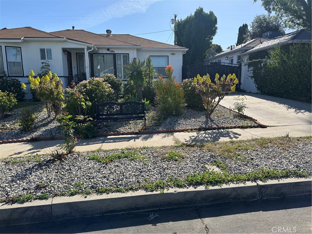 16816 Halper Street Encino, CA 91436 - Photo 15 of 16 Front yard