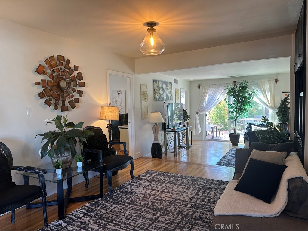 16816 Halper Street Encino, CA 91436 - Photo 3 of 16