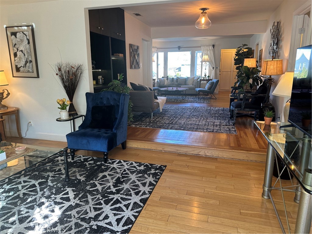 16816 Halper Street Encino, CA 91436 - Photo 4 of 16