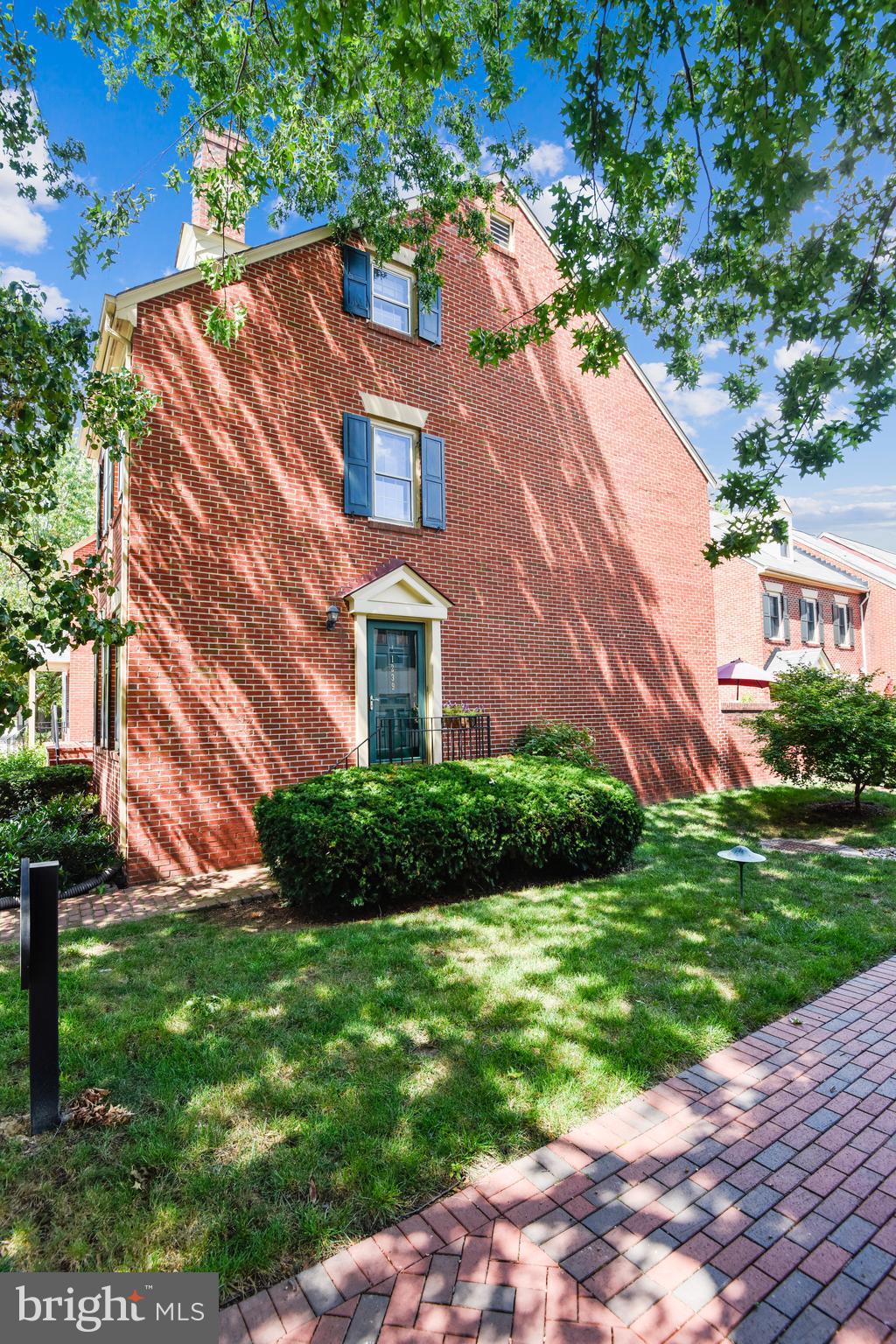 1239 Portner Road Alexandria, VA 22314 - Photo 62 of 73 End unit is surrounded by green space