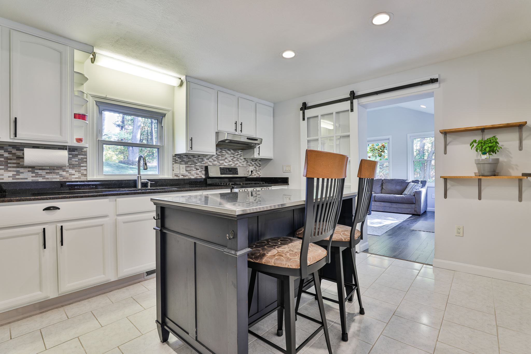 47 Wethersfield Road Nashua, NH 03062 - Photo 12 of 38