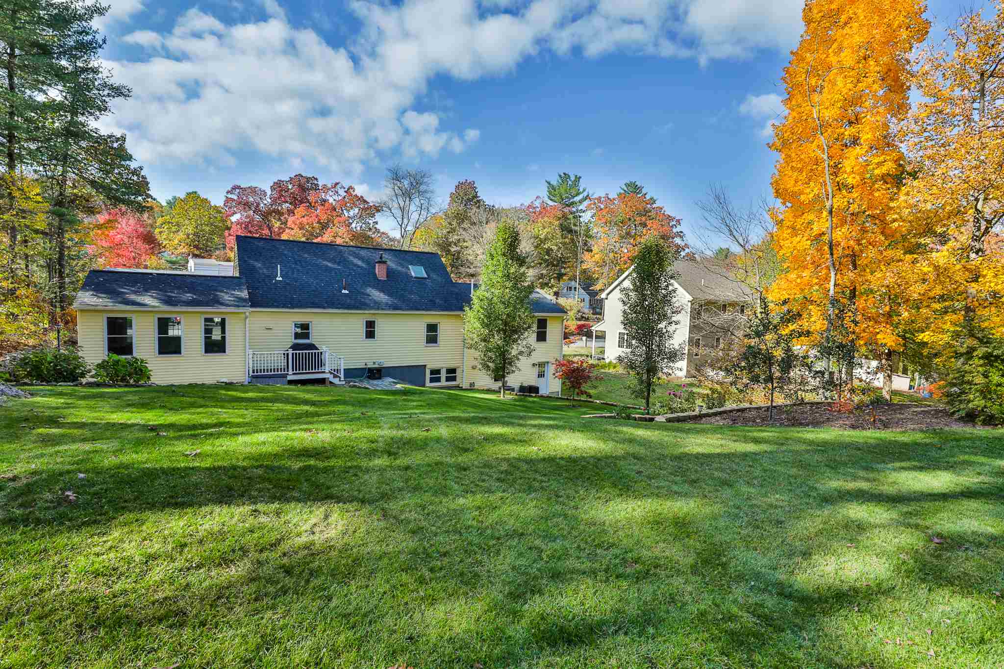47 Wethersfield Road Nashua, NH 03062 - Photo 4 of 38