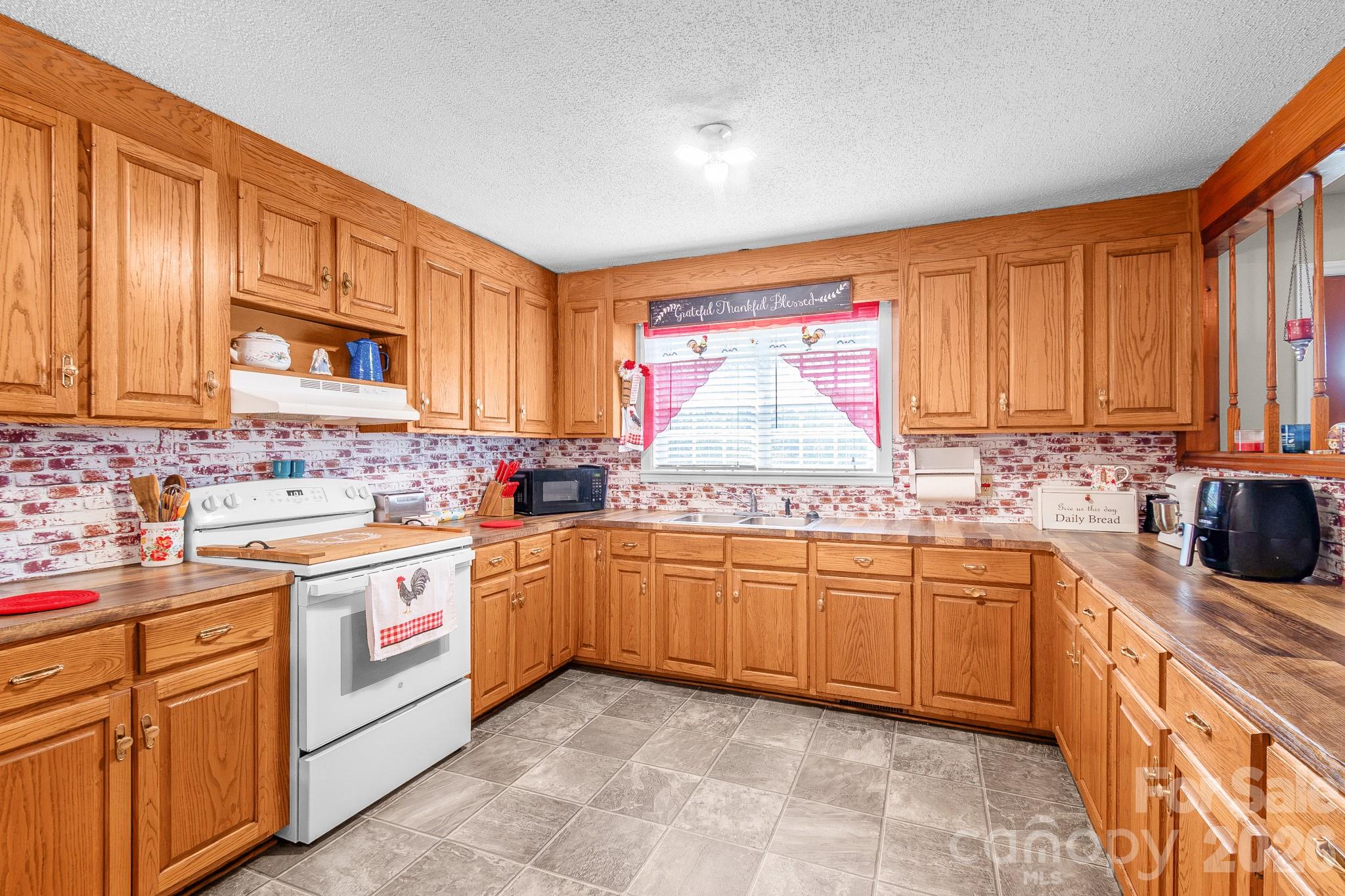 312 Sanders Road Pageland, SC 29728 - Photo 13 of 45 Gallery Image 13