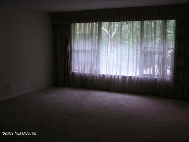 5174 Eulace Road Jacksonville, FL 32210 - Photo 11 of 17 Living room
