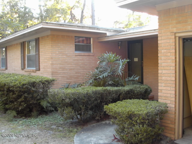 5174 Eulace Road Jacksonville, FL 32210 - Photo 3 of 17 Front of house from right side