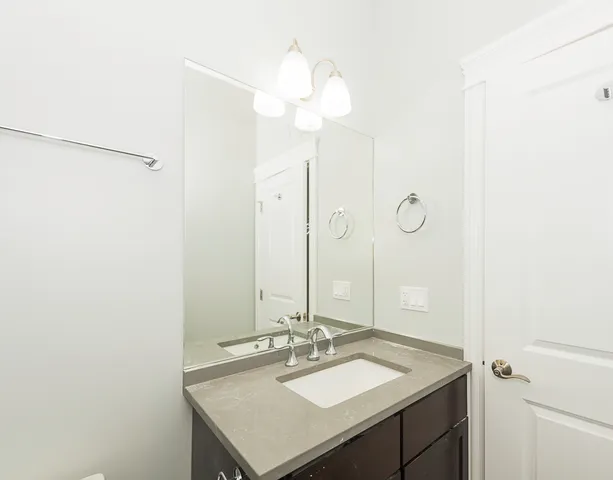 $3,000 | 520 North Western Avenue, Unit 2C, Chicago, IL 60612