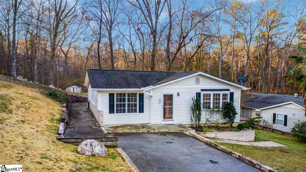 317 Lakecrest Road Anderson, SC 29625 - Photo 2 of 34 Gallery Image 2