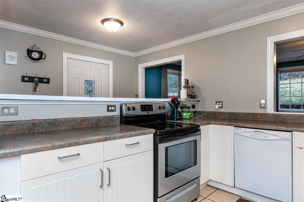 317 Lakecrest Road Anderson, SC 29625 - Photo 7 of 34 Gallery Image 7