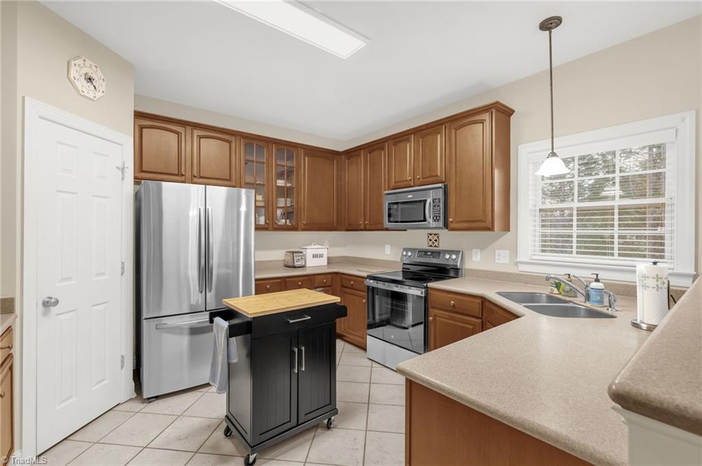 4506 Calabria Court High Point, NC 27265 - Photo 9 of 31