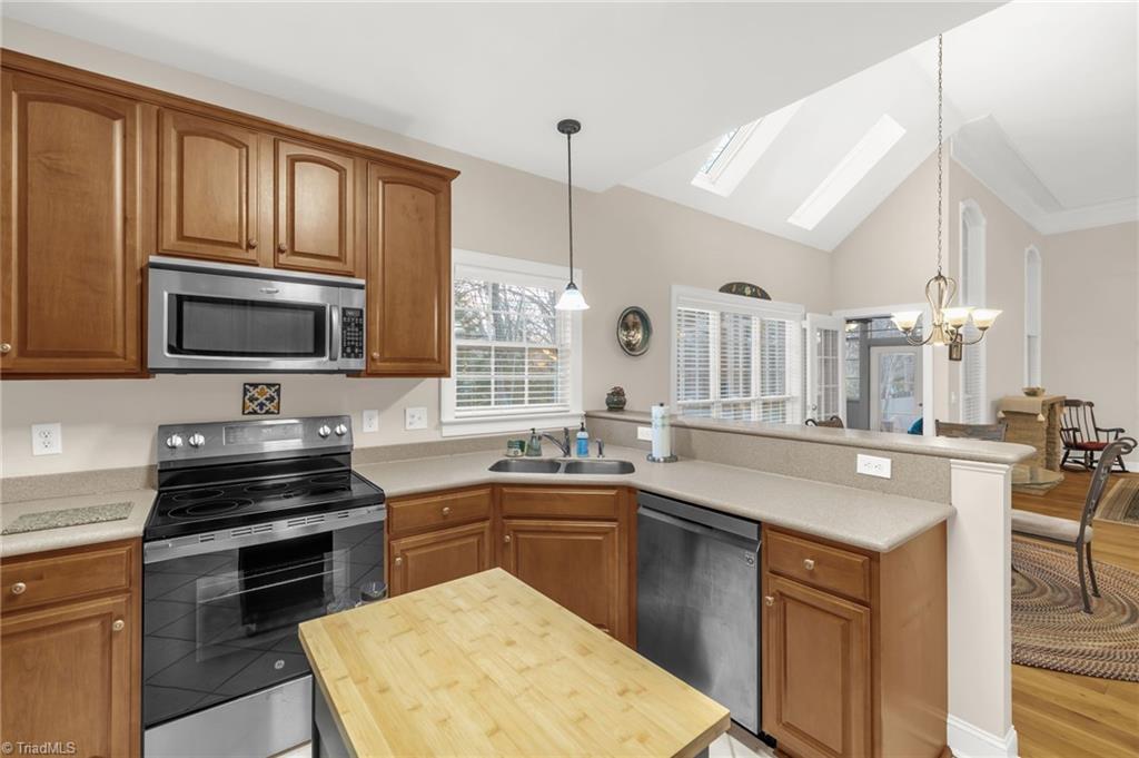 4506 Calabria Court High Point, NC 27265 - Photo 10 of 31