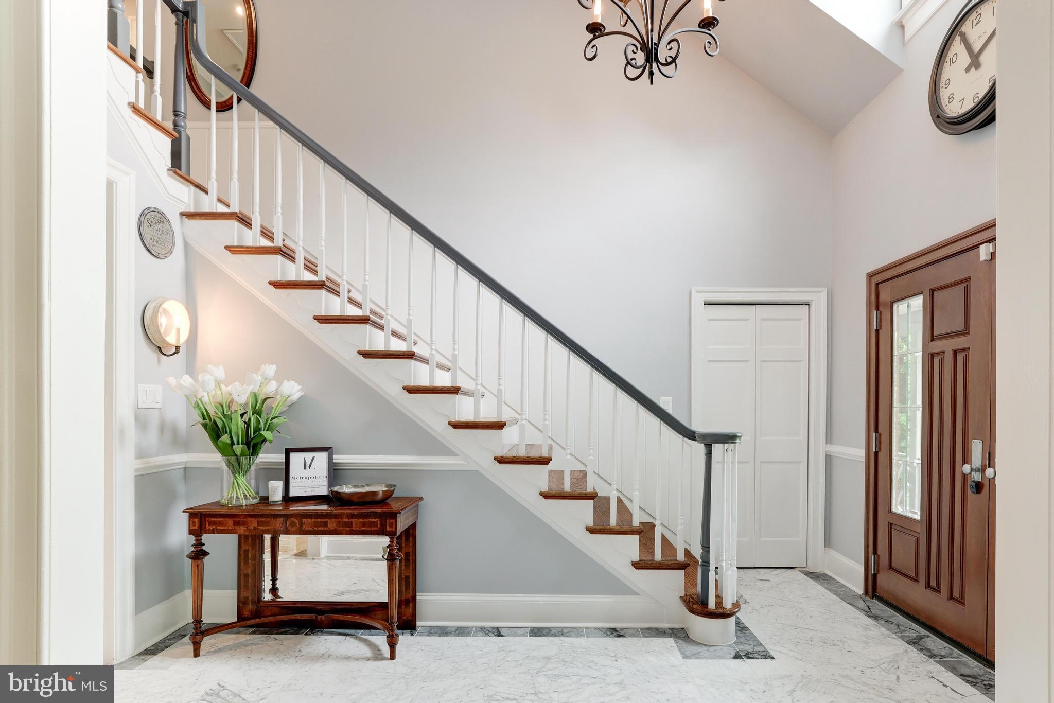 319 Seneca Road Great Falls, VA 22066 - Photo 11 of 97