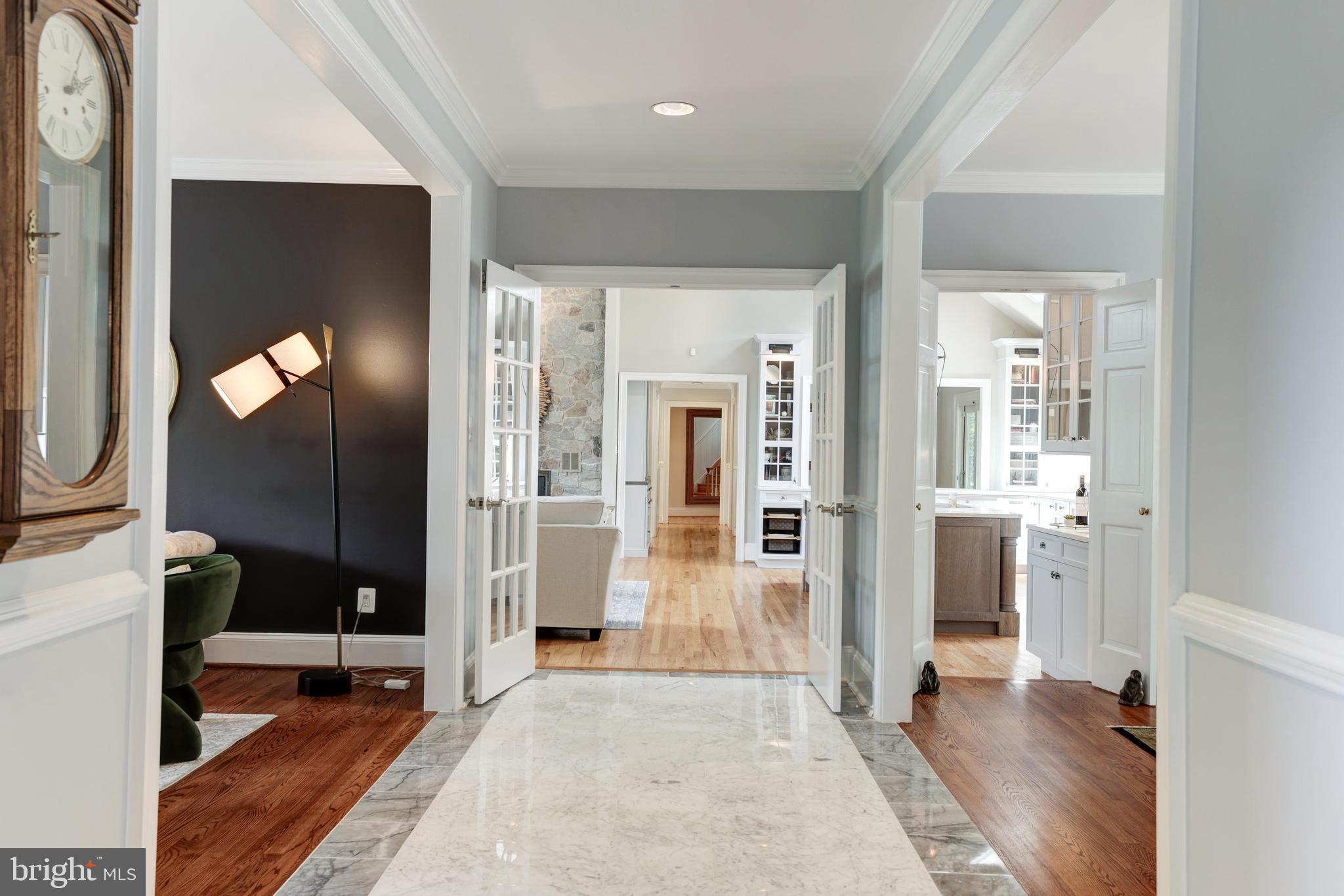 319 Seneca Road Great Falls, VA 22066 - Photo 20 of 97