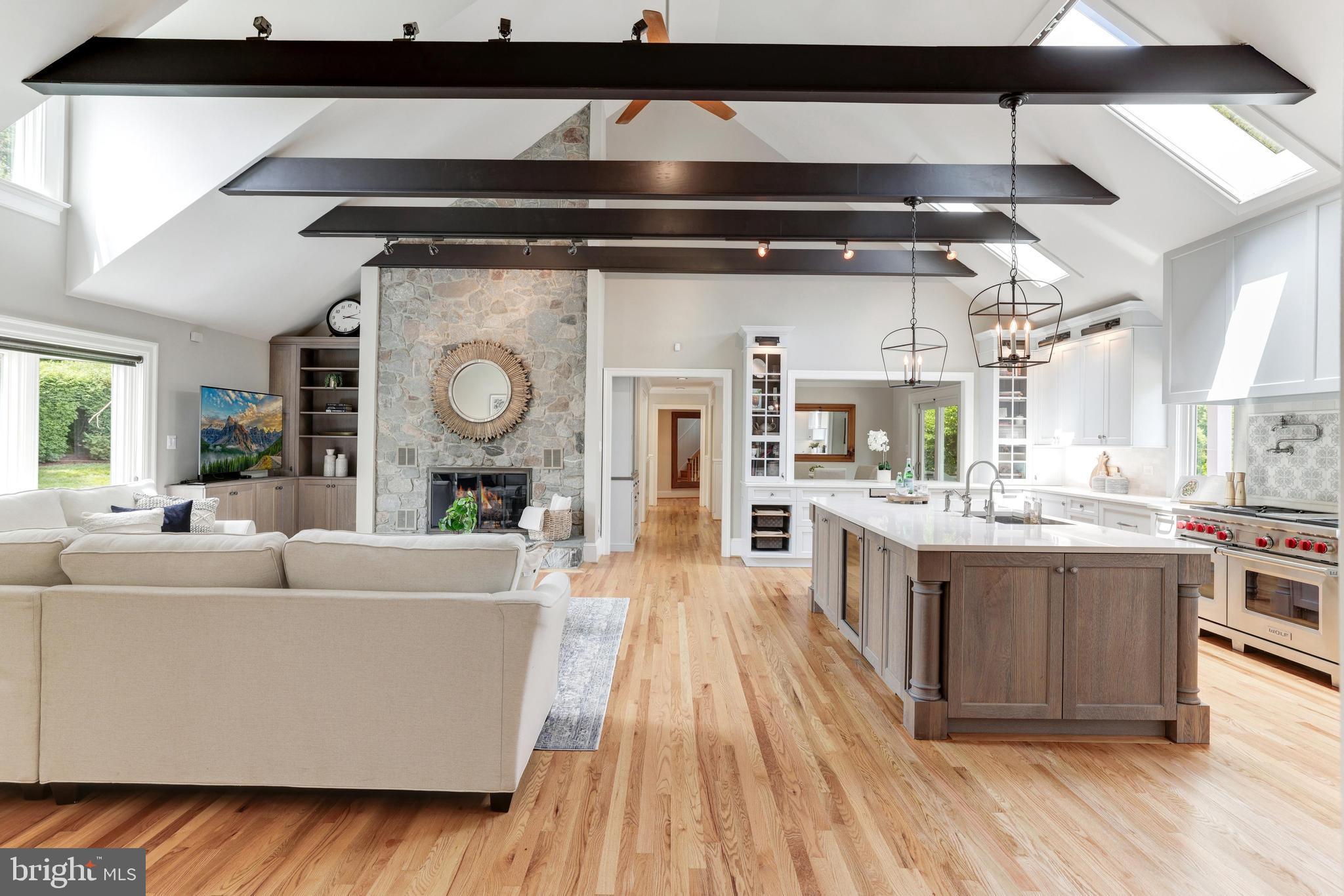 319 Seneca Road Great Falls, VA 22066 - Photo 21 of 97