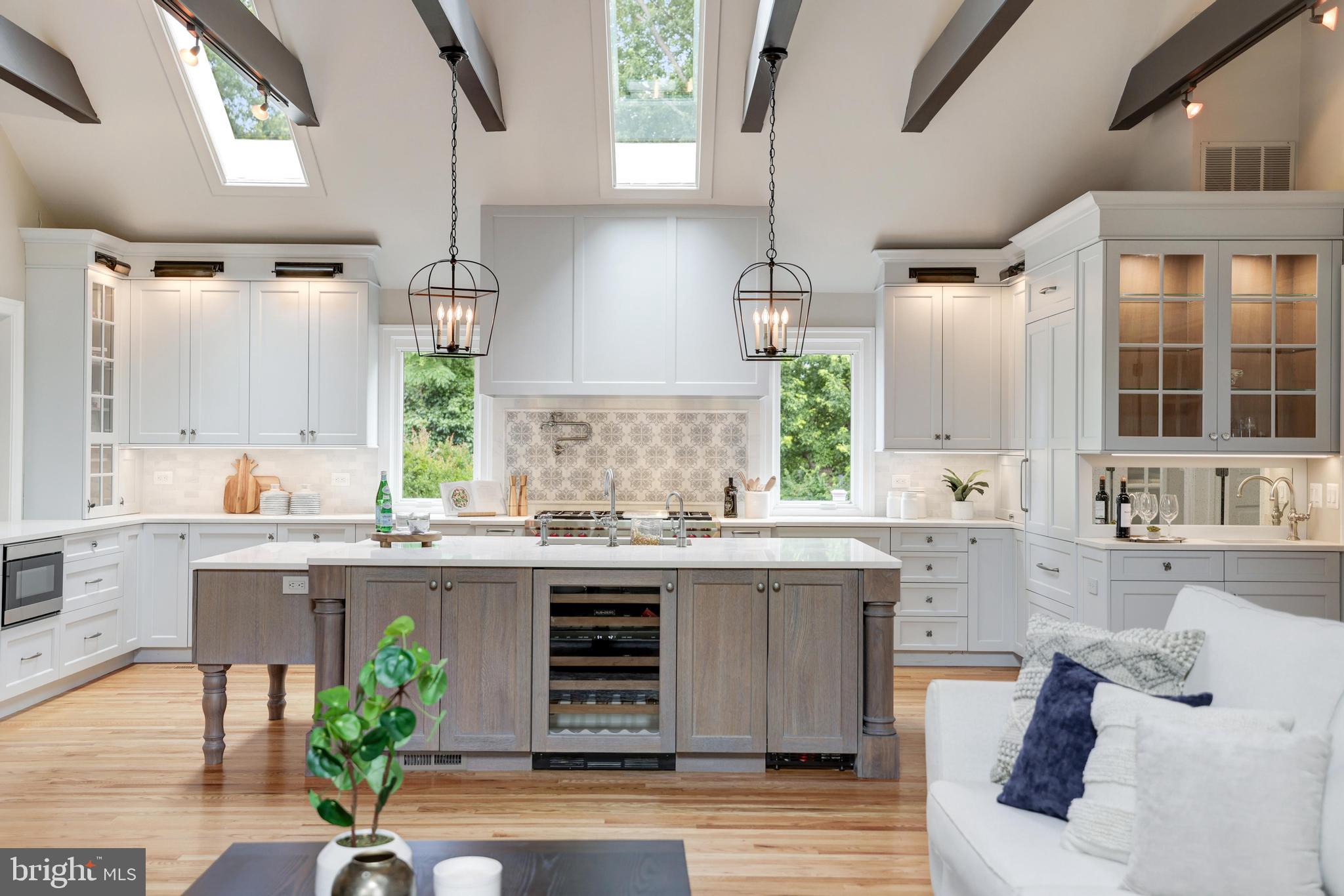 319 Seneca Road Great Falls, VA 22066 - Photo 24 of 97