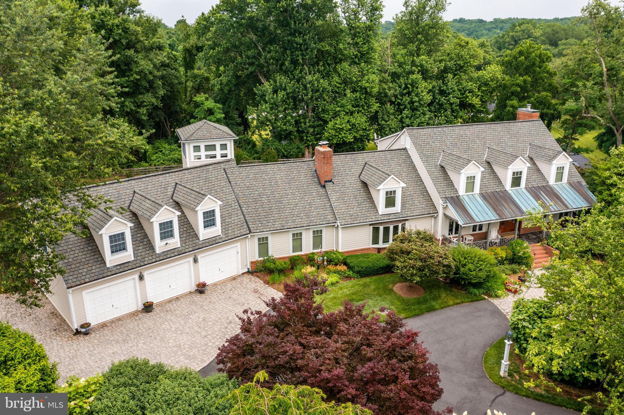 319 Seneca Road Great Falls, VA 22066 - Photo 3 of 97