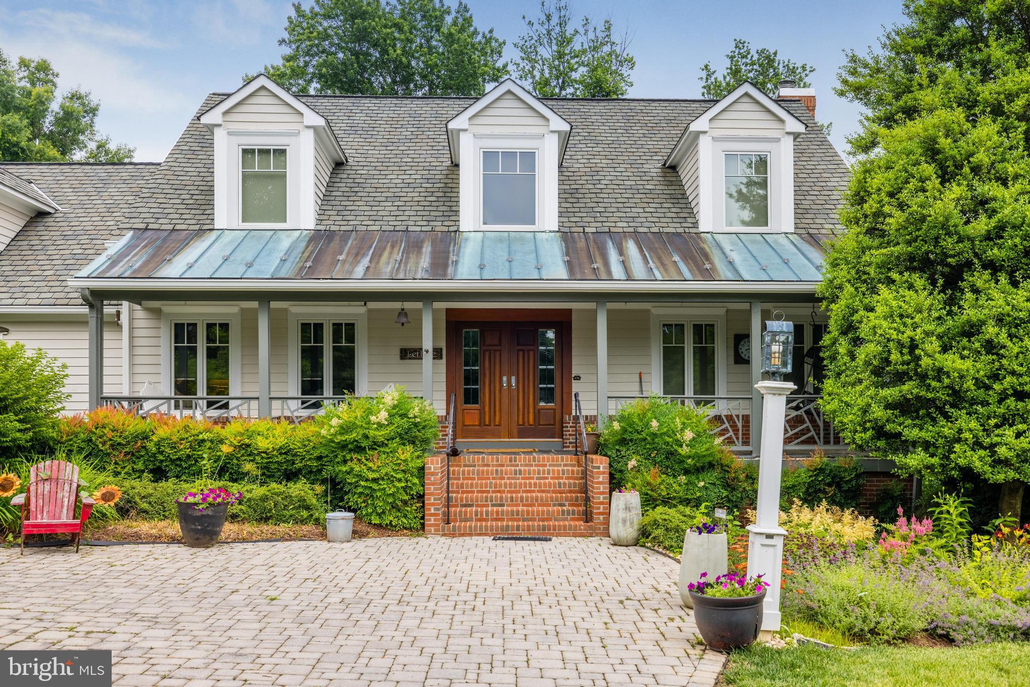 319 Seneca Road Great Falls, VA 22066 - Photo 4 of 97