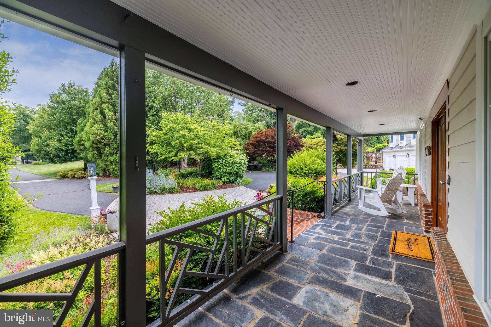 319 Seneca Road Great Falls, VA 22066 - Photo 5 of 97